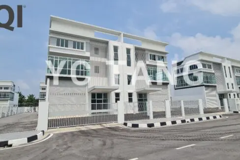 Semi-detached factory for rent in Batu Kawan featuring 9,289 sq.ft land area, 5,565 sq.ft built-up area, and 150 AMP power supply.