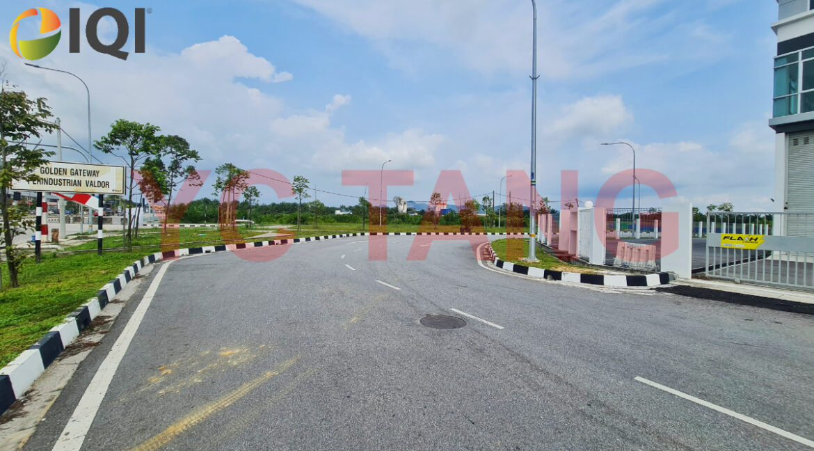 Semi Detached Factory For Rent At Golden Gateway Valdor