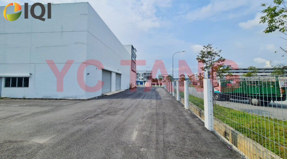 Semi Detached Factory For Rent At Golden Gateway Valdor