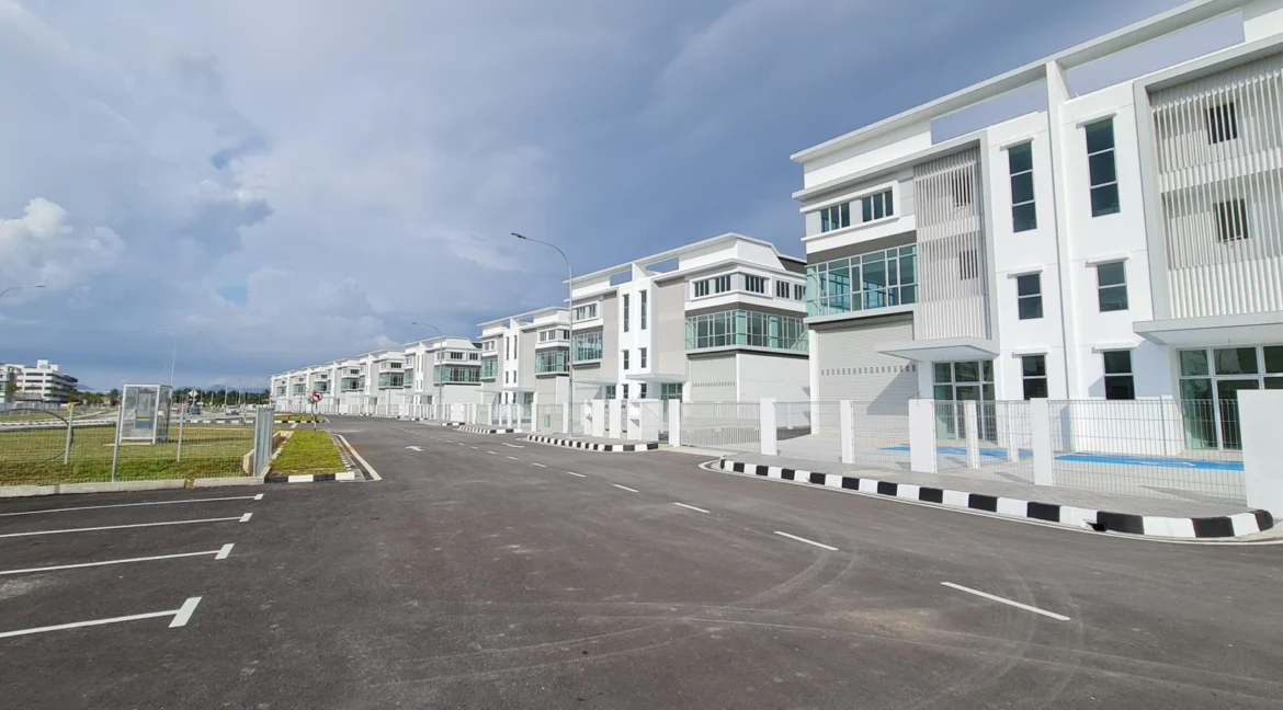 Golden Gateway Semi Detached Factory For Rent