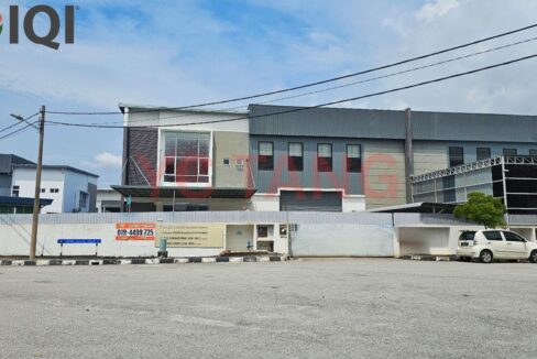 Juru Kawasan Industri Ringan Semi D Factory Corner For Rent – factory facade view