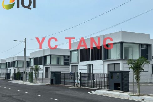 Valdor Semi-Detached Factory For Rent – facade view